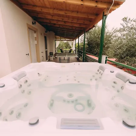Elysium Countryside House Jacuzzi - Doune - Happy